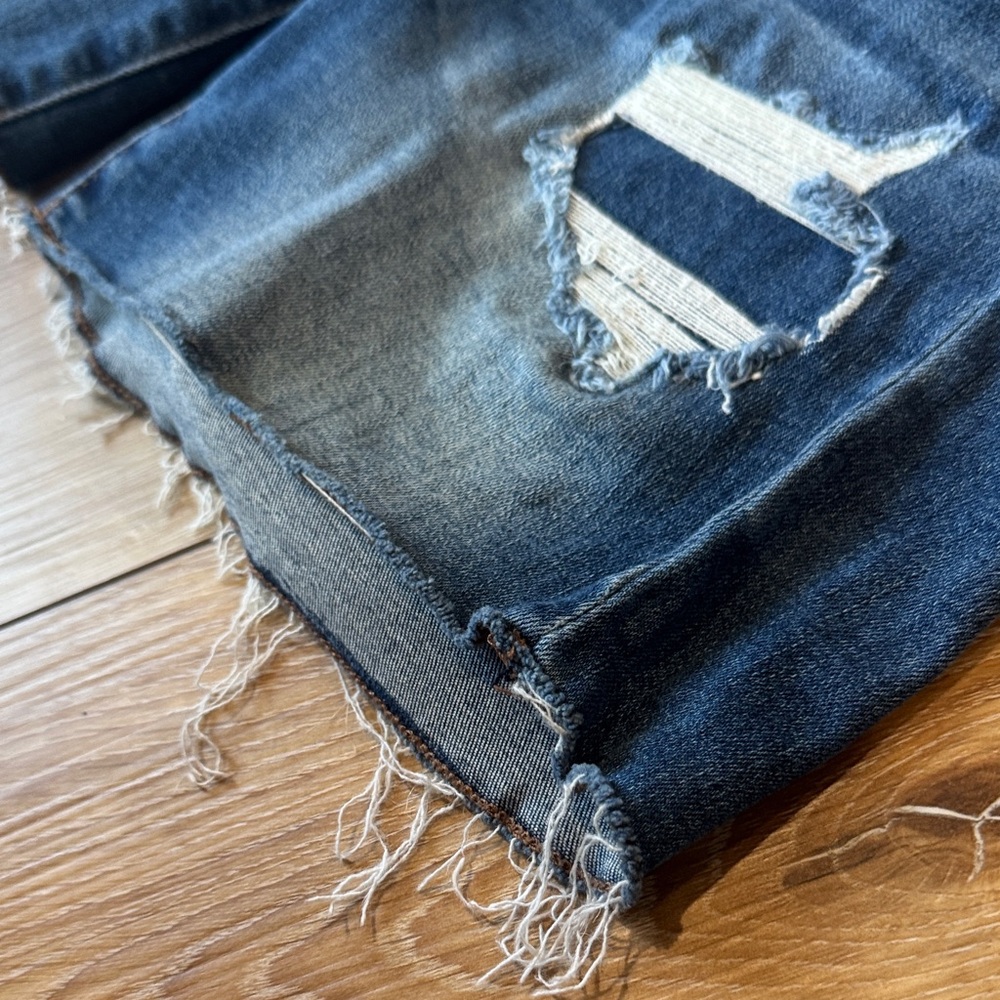 American Eagle Outfitters Ripped Blue Jean Shorts Ne(x)t level stretch size 6 - Picture 8 of 9